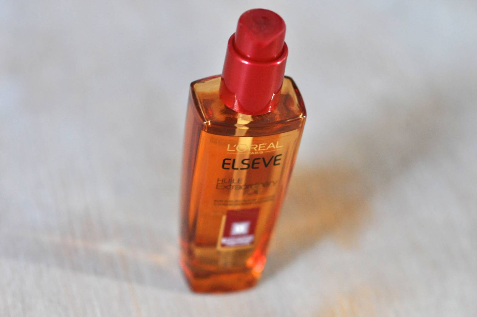 Le masque pour les cheveux secs et endommagés de la gélatine et