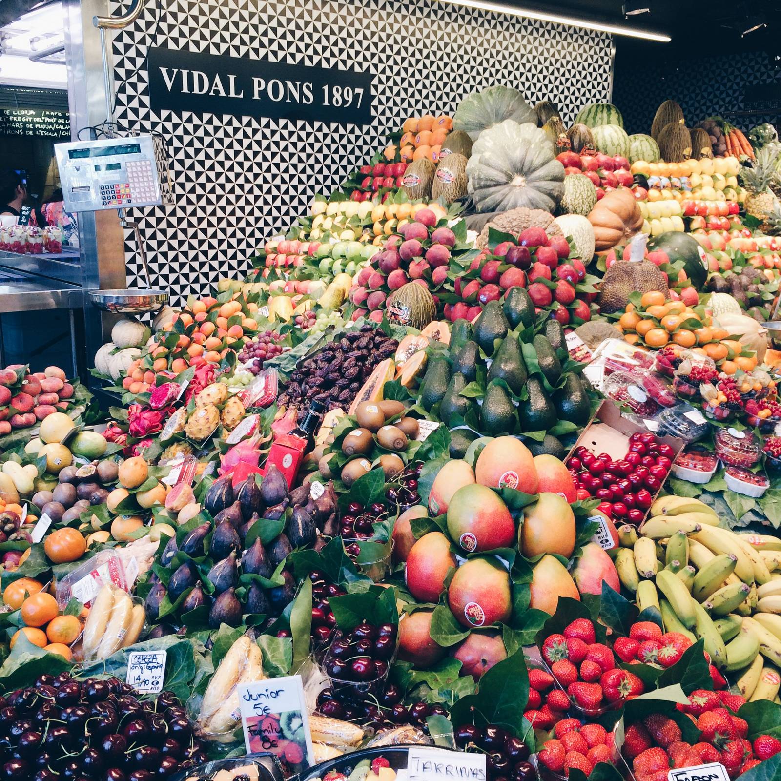 Étal de fruits dans un marché de Barcelone