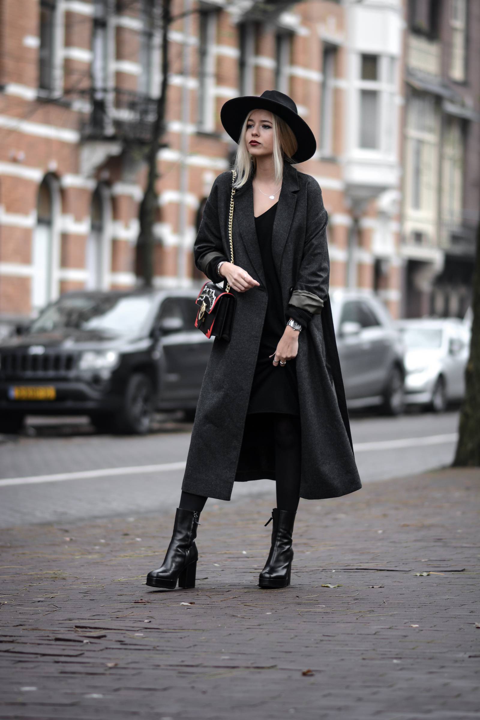 Robe Pull Noire Femme Manteau Long Chapeau Noir