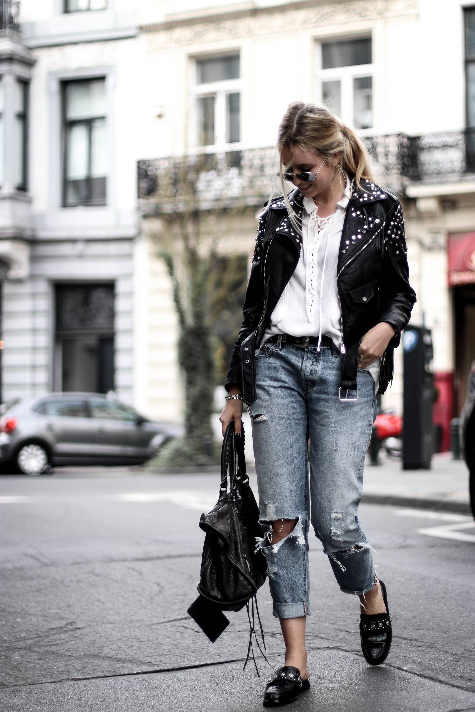 Jeans boyfriend, fringed leather jacket, balenciaga bag, senso shoes 