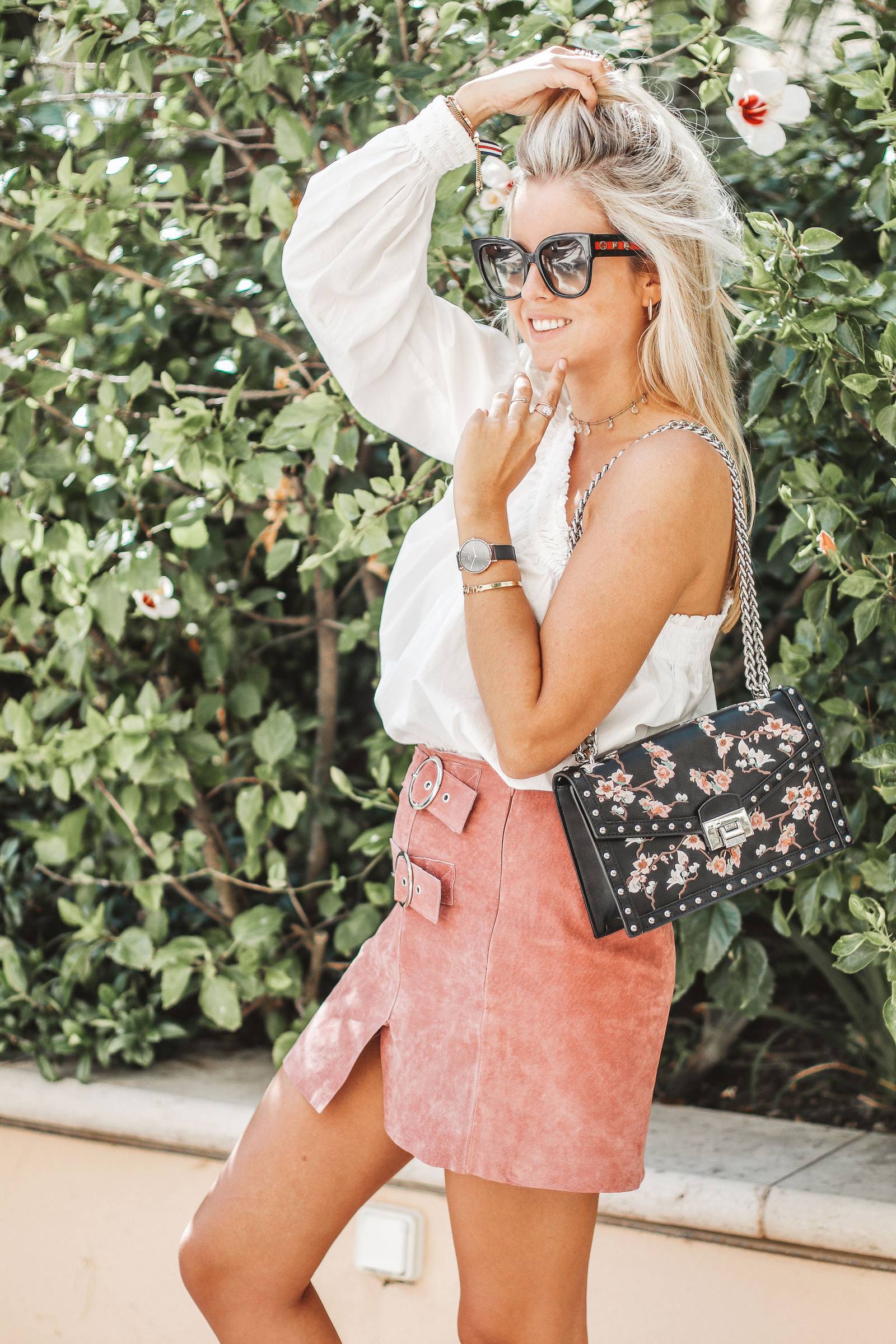 Suede pink skirt outfit