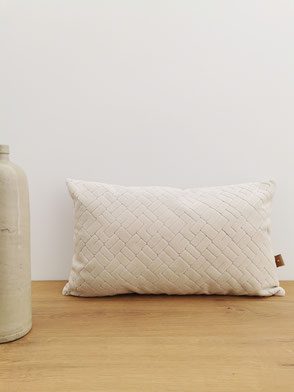 Coussin Astrid beige blanc en velour - Agnes & Therese