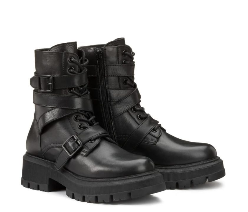 Bottines en cuir noir avec des boucles