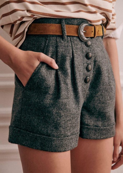 short gris boutons