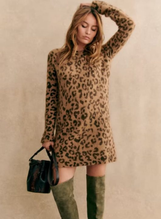 Robe mi longue en laine motif léopard, modèle Fanie de chez Sezane