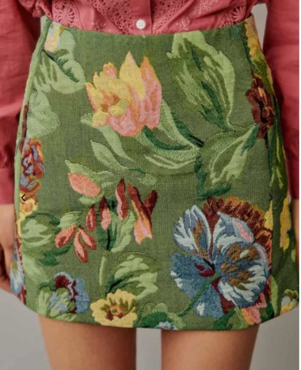 Mini jupe à fleur vintage, modèle Malia de chez Sezane