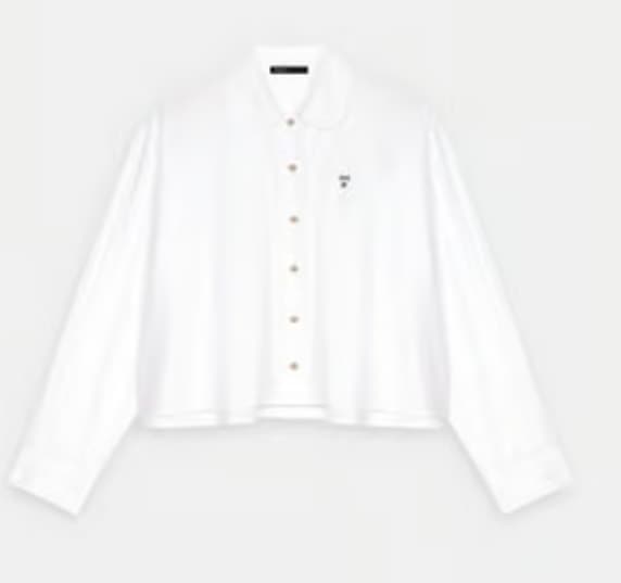 Idée cadeau girl boss : chemise blanche fluide et satinée de chez maje