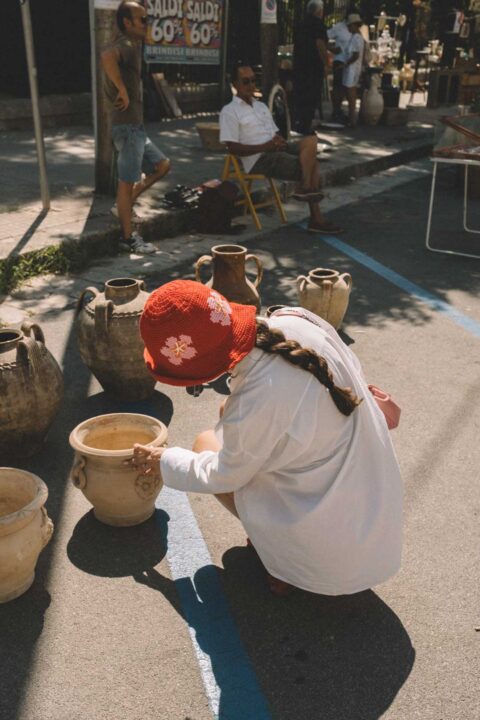 brocante et marché d'antiquité à Ostuni dans les Pouilles