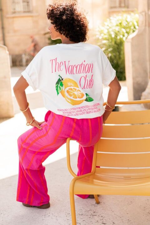 t-shirt blanc femme avec imprimé dans le dos The Vacation Club Pretty Wire