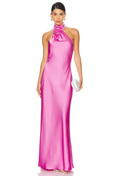 robe longue rose avec fleur au niveau du col Misha