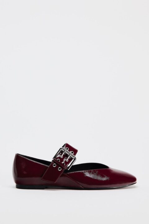 chaussures bordeaux vernies Zara