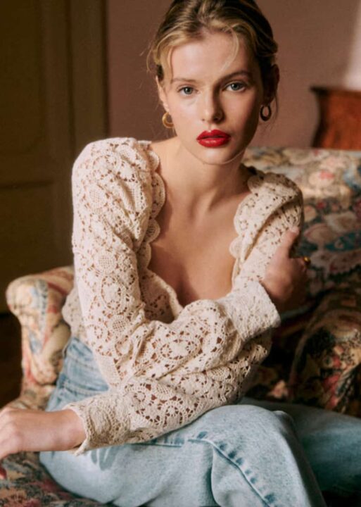 blouse écru à broderies anglaises à longues manches Sézane
