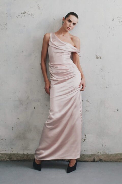 robe longue rose satinée Meshki