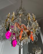 Countdown until NYE 🪩🤍 Chandelier by @fredericdulyere 

#lustre #chandelier #chandelierdesign #chandelierlightin #crystalchandelier #chandelierlove #chandeliergoals #homedecor #homestyle #livingroomdecor #instaluxe #aesthetic #aestheticedit #aesthetictumblr #aestheticphotography #aestheticstyle
